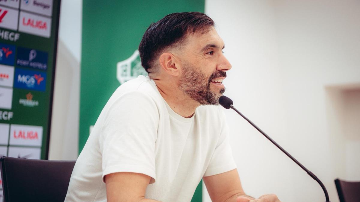 Sarabia escucha a una de las preguntas durante la rueda de prensa, en la previa del Real Madrid-Elche.