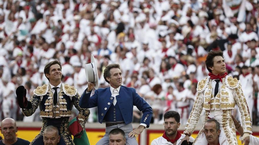 Casi todos a hombros para celebrar el centenario de la plaza de Pamplona