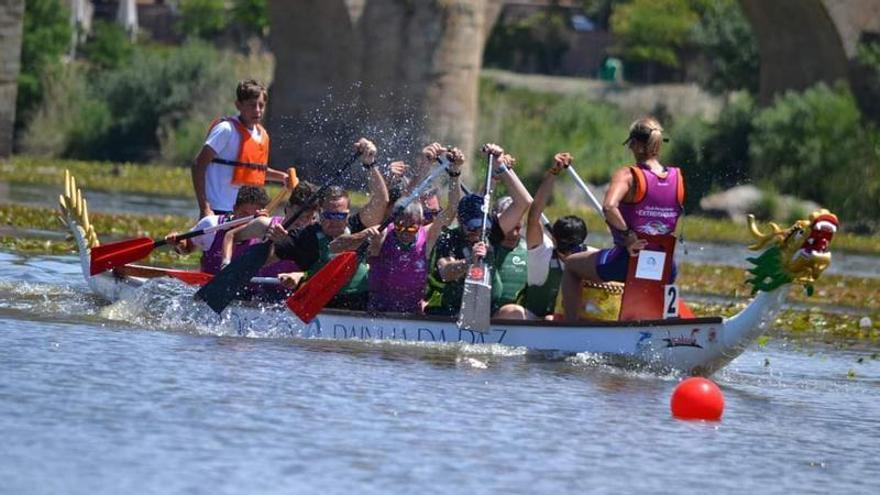 "Afecta al alma y a la rutina": El veto al Guadiana por el nenúfar pone en jaque la labor social y competitiva del piragüismo inclusivo en Badajoz