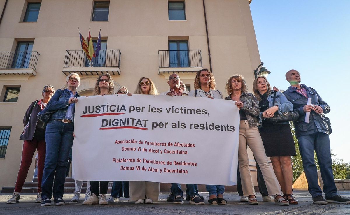 Familiares de los fallecidos el día del inicio del juicio, el pasado lunes