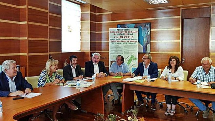 Reunión de la consejera de Sanidad, Verónica Casado, con el Equipo de Gobierno de Fermoselle.