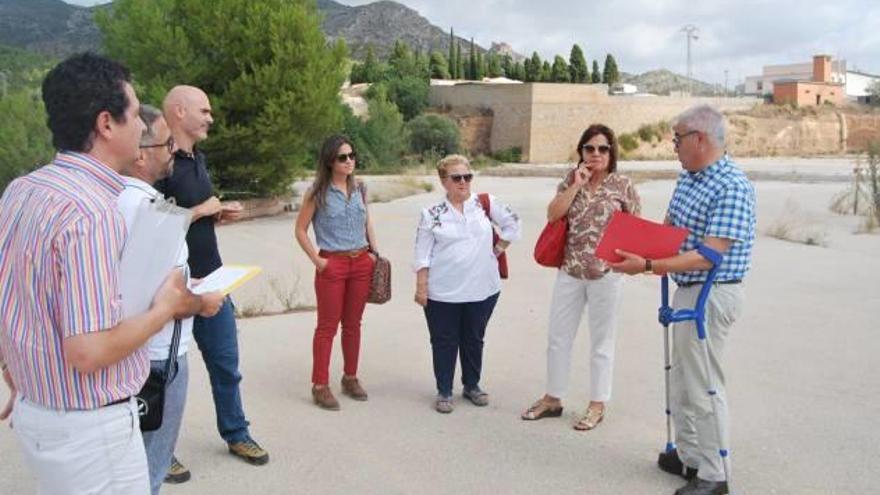 El solar de Leoni recibe informes desfavorables para el instituto