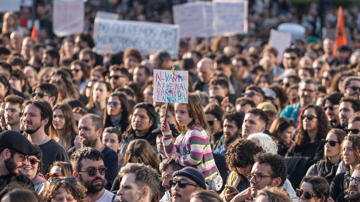 Manifestación masiva contra el precio abusivo de los alquileres y la ...
