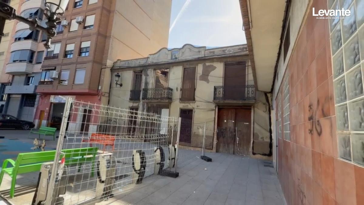 Vecinos de Torrent exigen actuación urgente ante el peligro de una vivienda en ruinas