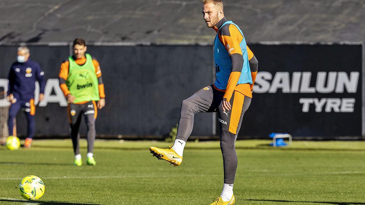 Gameiro, ayer, ya recuperado de la rotura fibrilar.  | L. DE LA PEÑA/VCF