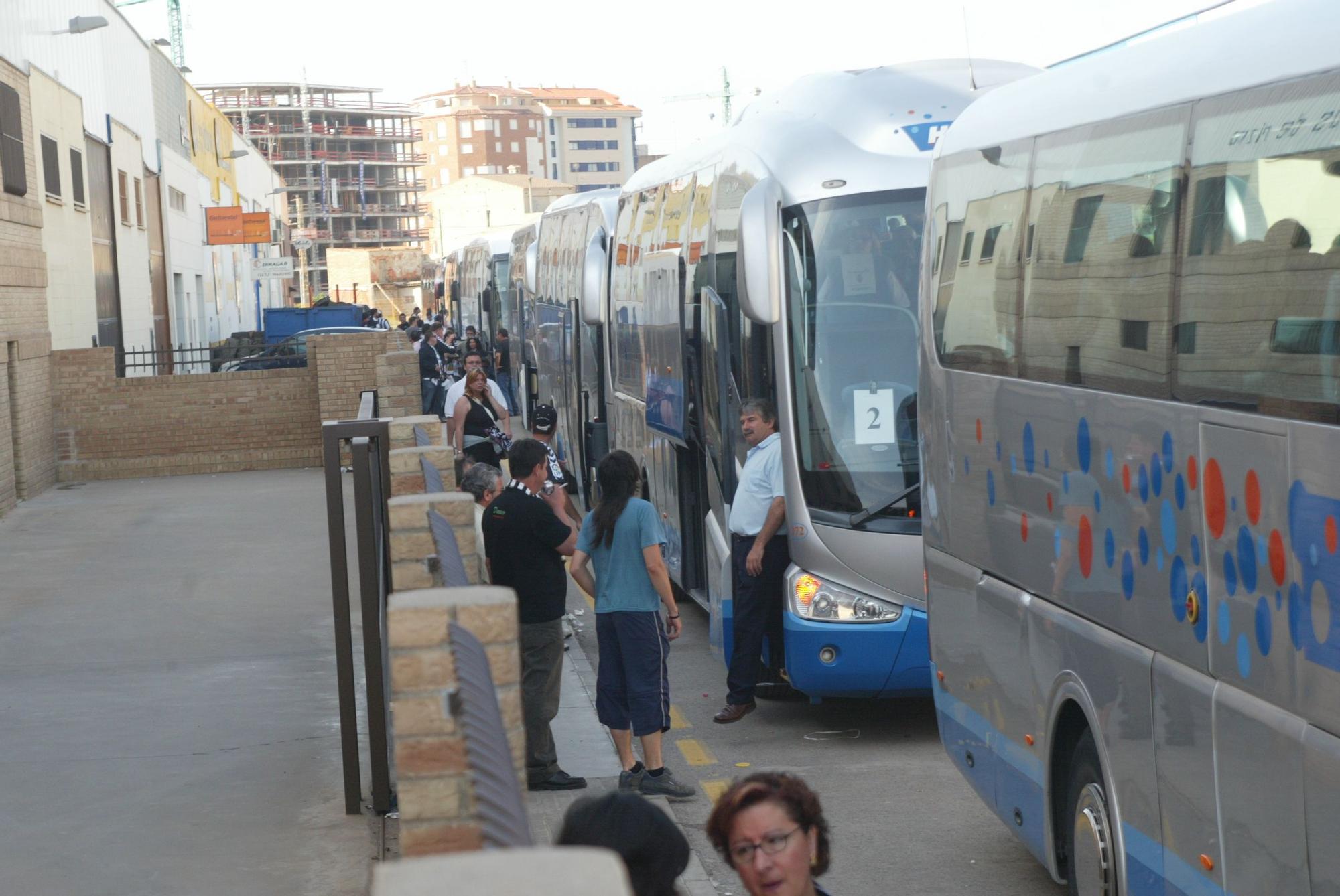 Así fue el multitudinario desplazamiento a Albacete de la afición del Castellón en 2006