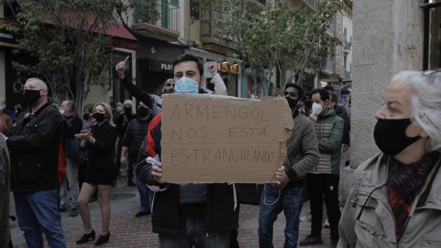 Cerca de cien personas participan en la manifestación de la Resistencia Balear