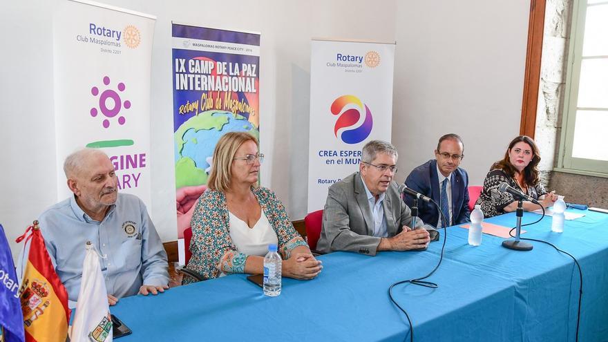 El alcalde de San Bartolomé de Tirajana presenta el IX CAMP Internacional Rotary Maspalomas