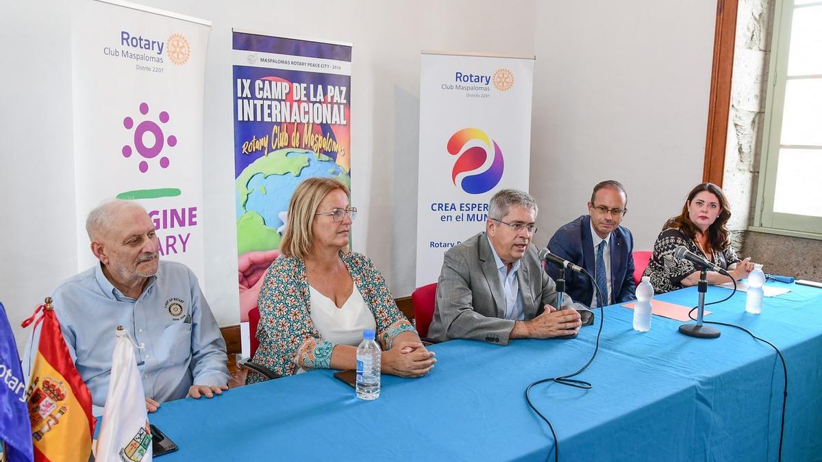 El alcalde de San Bartolomé de Tirajana presenta el IX CAMP Internacional Rotary Maspalomas.