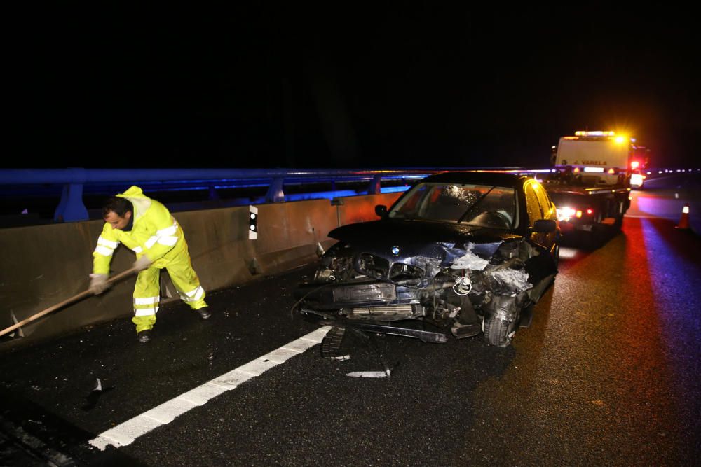 Un conductor muere al caer de un viaducto en A Cañ