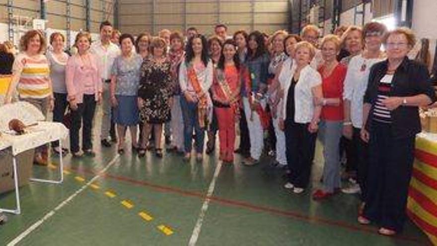El XII Encuentro de Bolilleras reúne en el polideportivo municipal a cerca de 400 aficionados de toda la Comunidad Valenciana y la vecina provincia de Tarragona