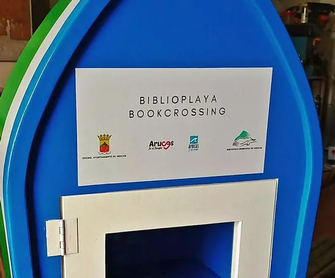 Las playas tendrán minibibliotecas con forma de barca y tabla de surf