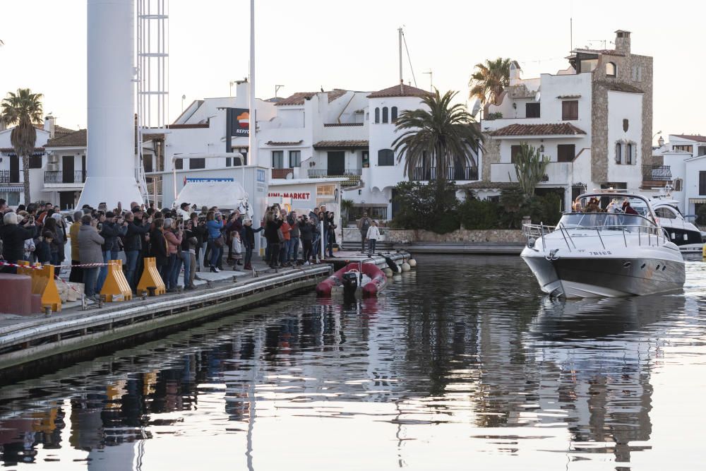 Els Tres Reis van arribar en barca a Empuriabrava