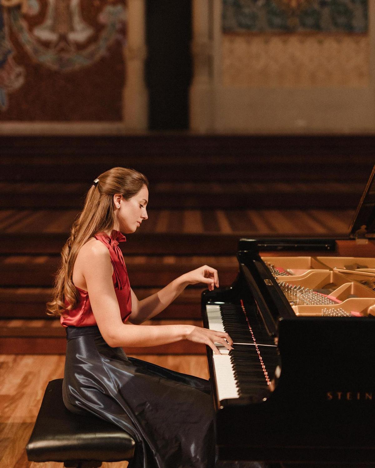 Una imagen de la pinaista Marta Puig, durante un recital de piano