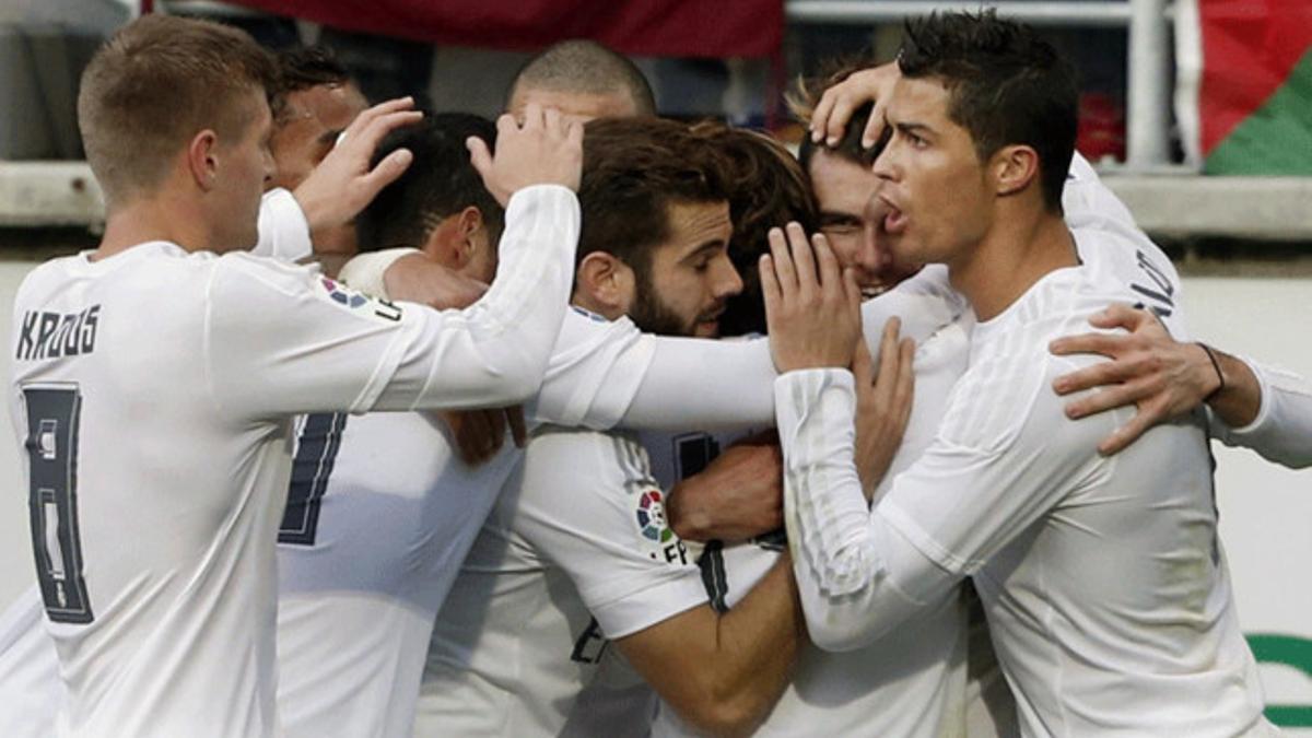 El Real Madrid celebra el gol de Bale ante el Eibar