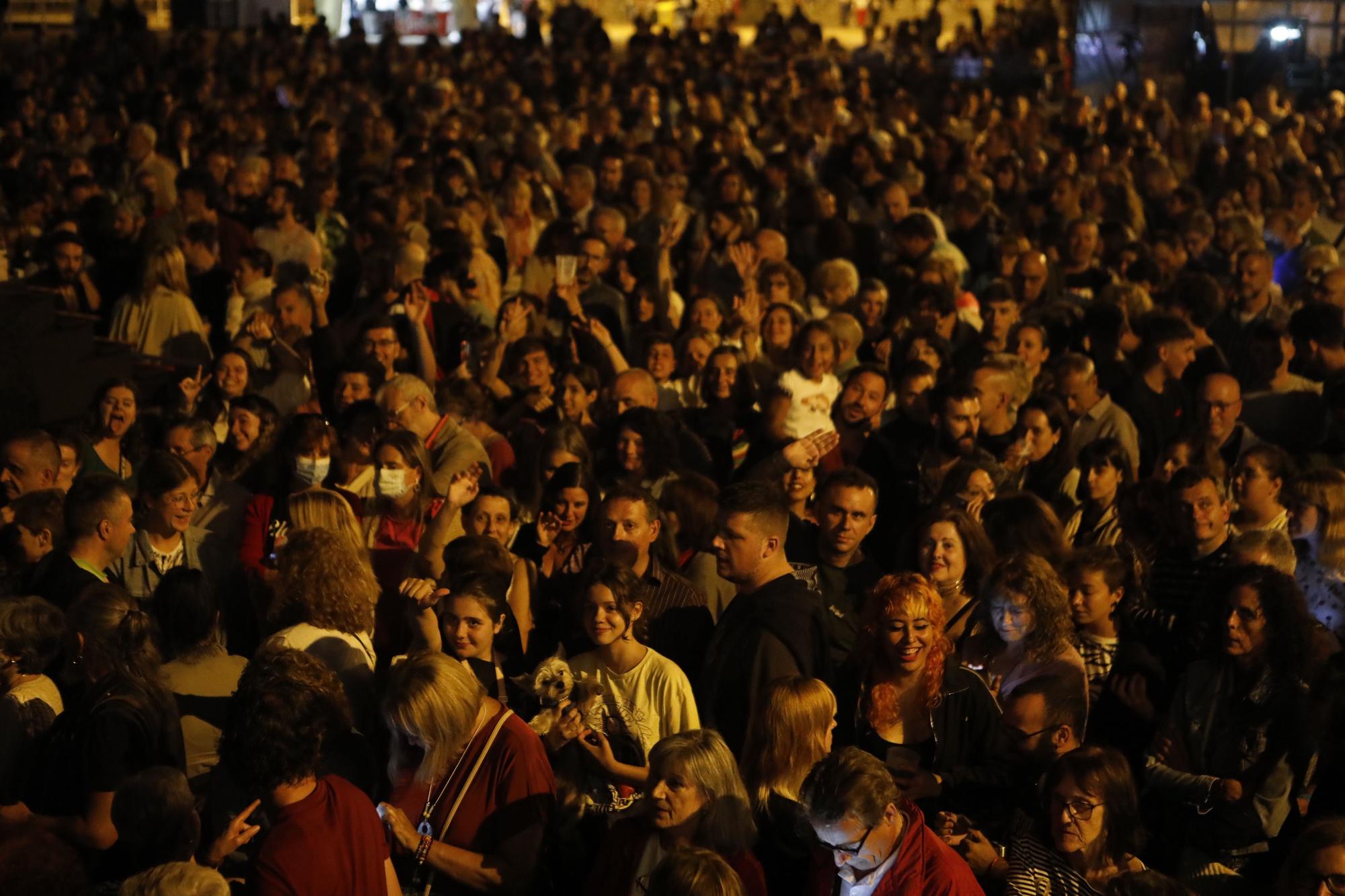 En imágenes: Concierto de Rodrigo Cuevas en la playa de Poniente