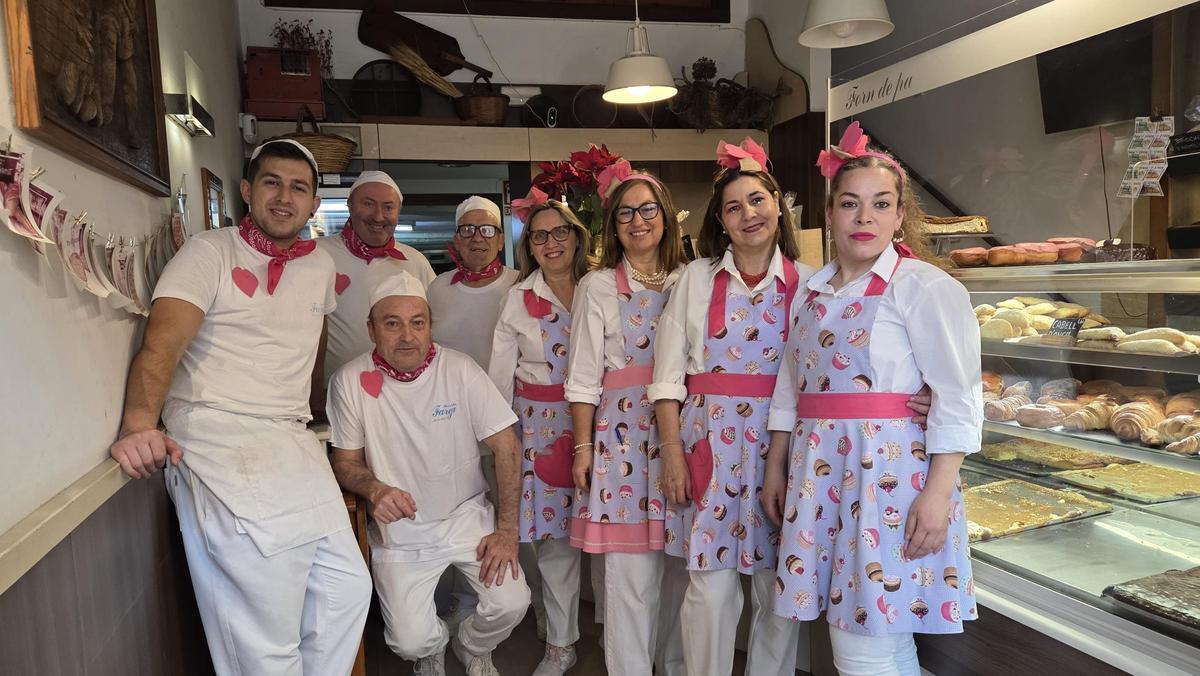 Empleados de un horno de pan disfrazados.