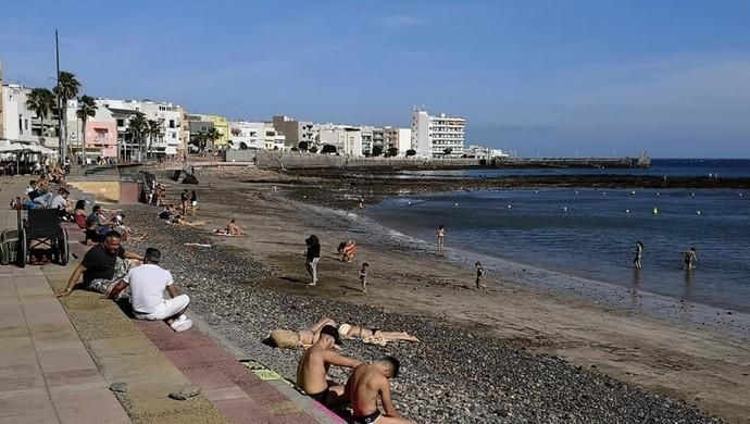 Un domingo en la playa de Arinaga