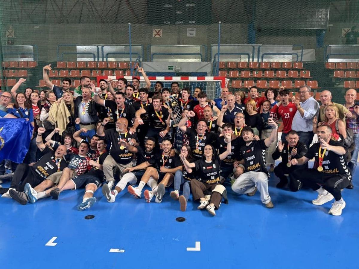 Celebración del ascenso a Asobal.