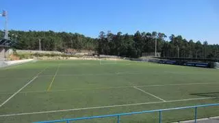 El Concello de Ribeira dotará de grada cubierta al complejo polideportivo de A Fieiteira