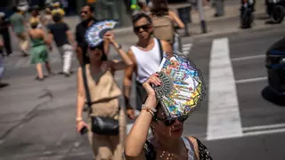 Barcelona activa la alerta por calor intenso durante el día y declara la emergencia por noches tórridas