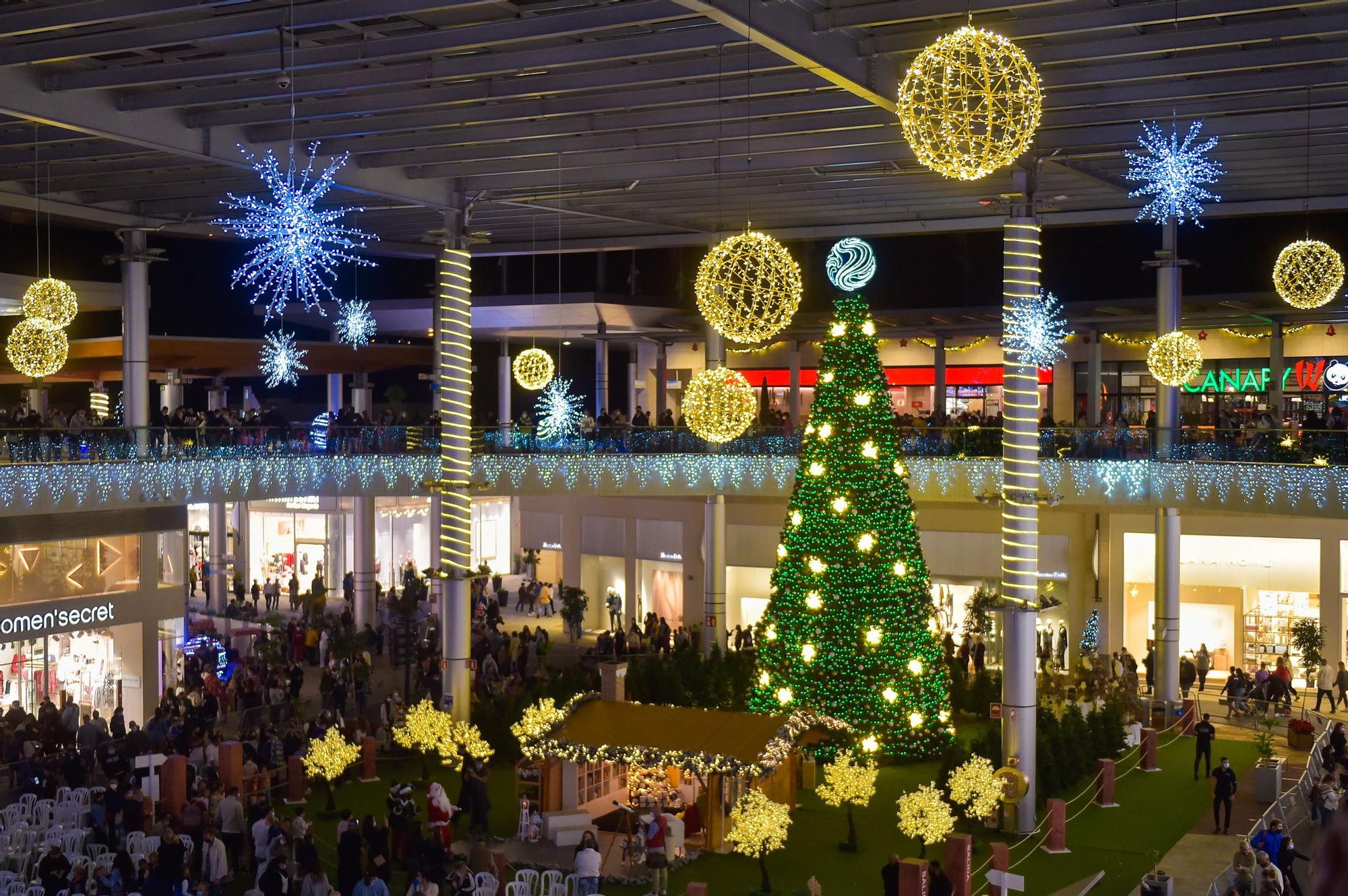 Decoración navideña en el Centro Comercial Los Alisios