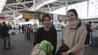Laura y Beatriz, usuarias del AVE en València: "Hemos viajado en un tren fantasma, el personal estaba muy afectado"