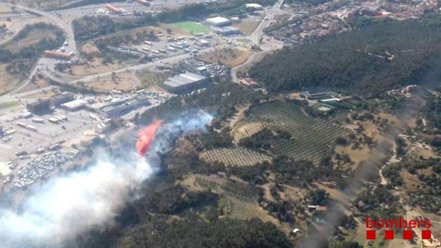 Els Bombers han intervingut amb dotacions terrestres i aèries.