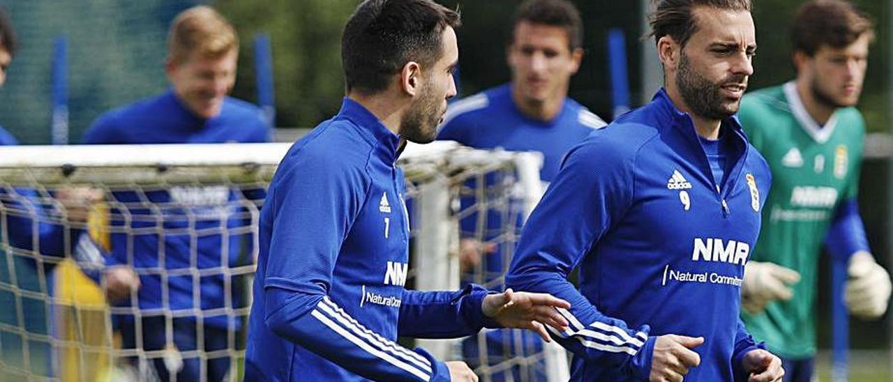 Diegui Johannesson, a la izquierda, y Rodri, durante un entrenamiento de esta semana en El Requexón. |