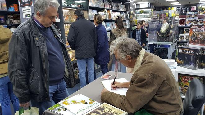 Autor Zidrou firmando en Tienda Nostromo Comics Sevilla