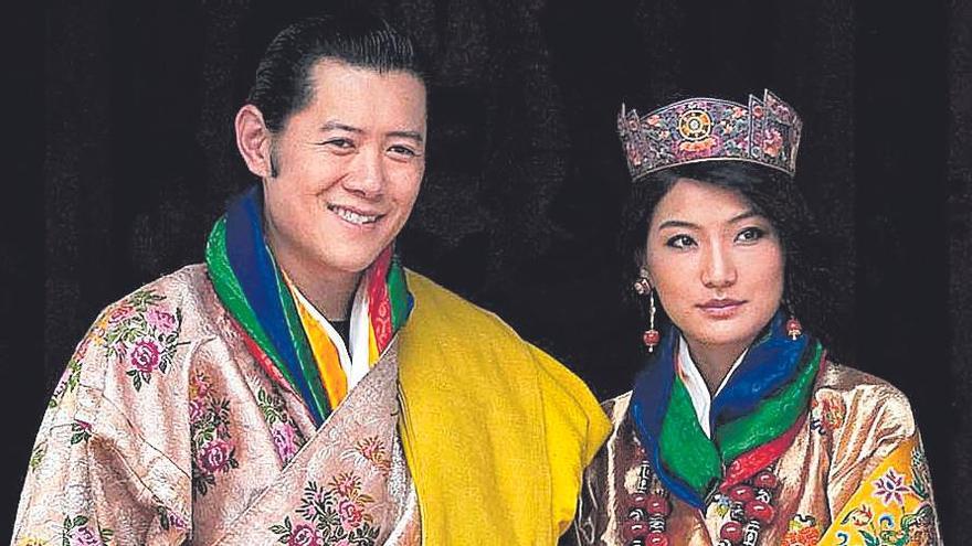 Jigme Khesar Namgyel Wanchuck, rey de Bután, y su esposa, la reina Jetsun Pema