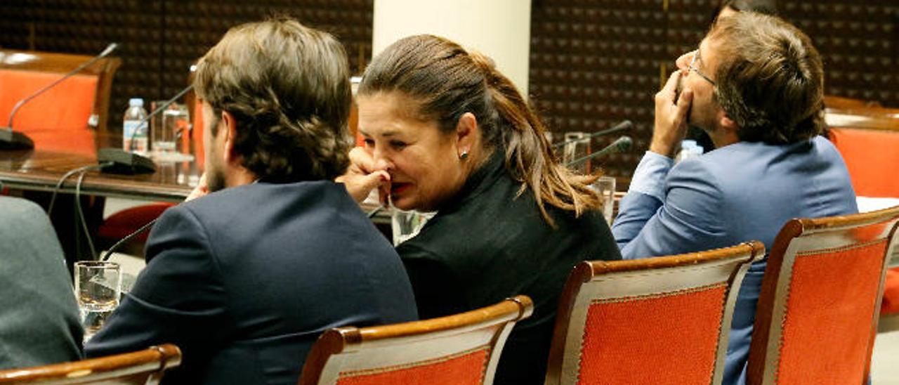 Cinco cabildos desafían al Parlamento