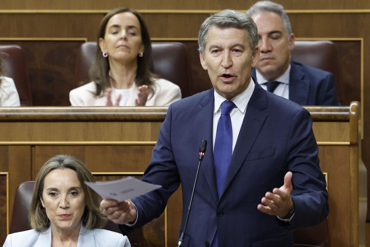 Feijóo aposta per un model híbrid de primàries en un gest cap a Ayuso Feijóo aposta per un model híbrid de primàries en un gest cap a Ayuso