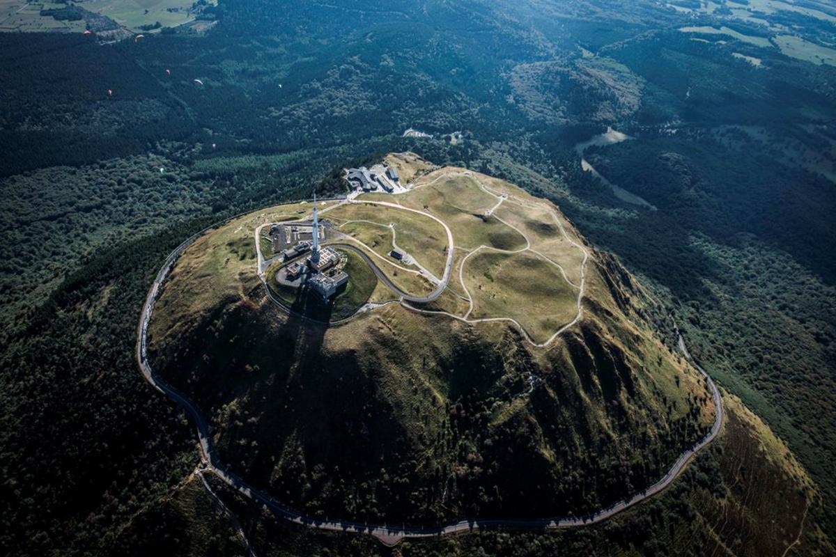 El Puy-de-Dôme, el volcà oblidat, torna al Tour el 2023 El Puy-de-Dôme, el volcà oblidat, torna al Tour el 2023
