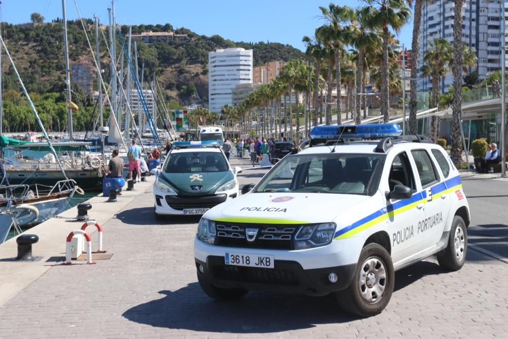 Buscan a una mujer en el agua en el Muelle Uno