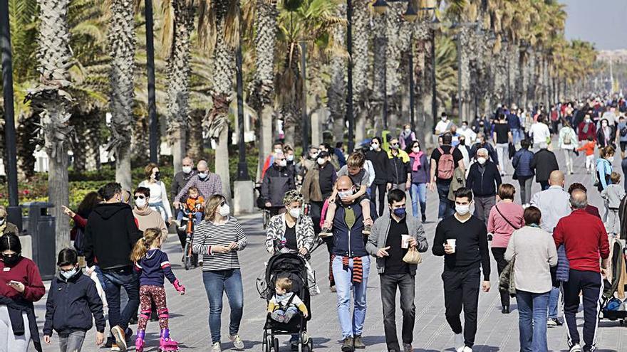 Aspecto del paseo de la Malva-rosa, ayer al mediodía. | EDUARDO RIPOLL