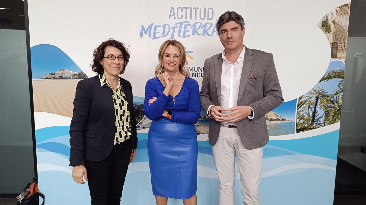 La concejala de Turismo, la consellera Nuria Montes y el alcalde Marcos Zaragoza.