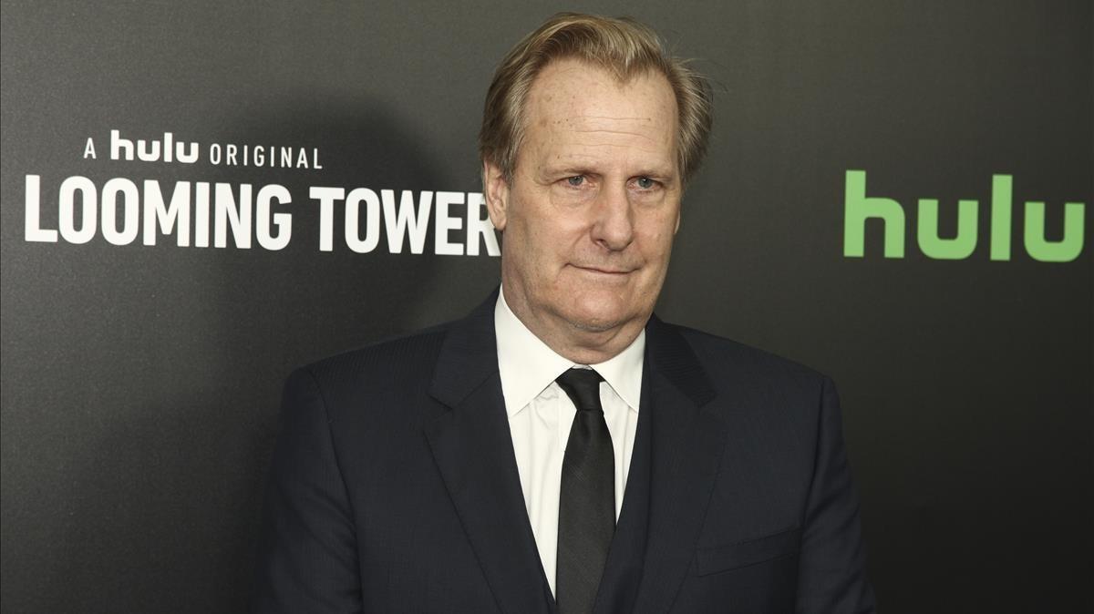 zentauroepp42119917 jeff daniels attends the premiere of hulu s limited drama se180221161925