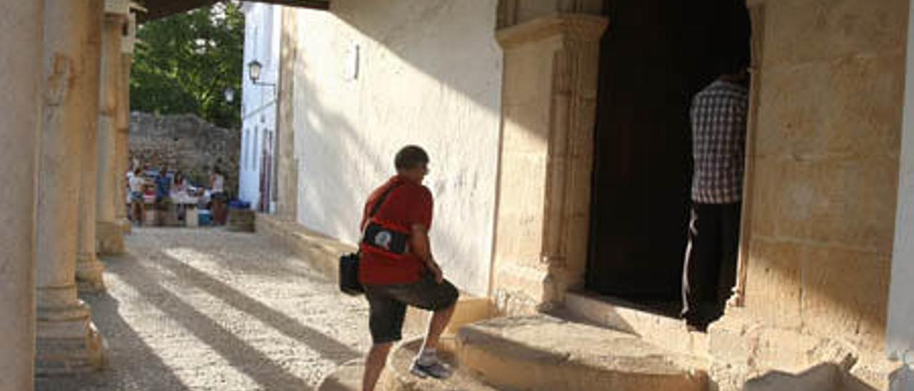 Puerta románica de la Ermita de Sant Feliu en Xàtiva.