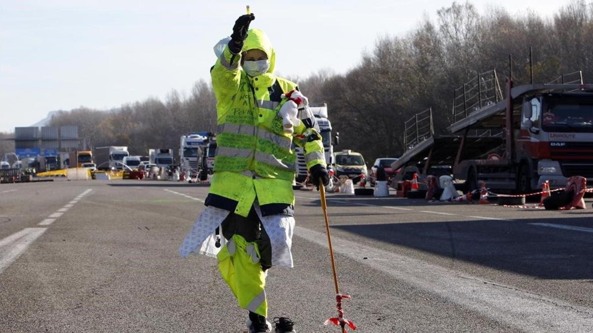 Un 'chaleco amarillo'  en una protesta en Aix-ex-Provence.