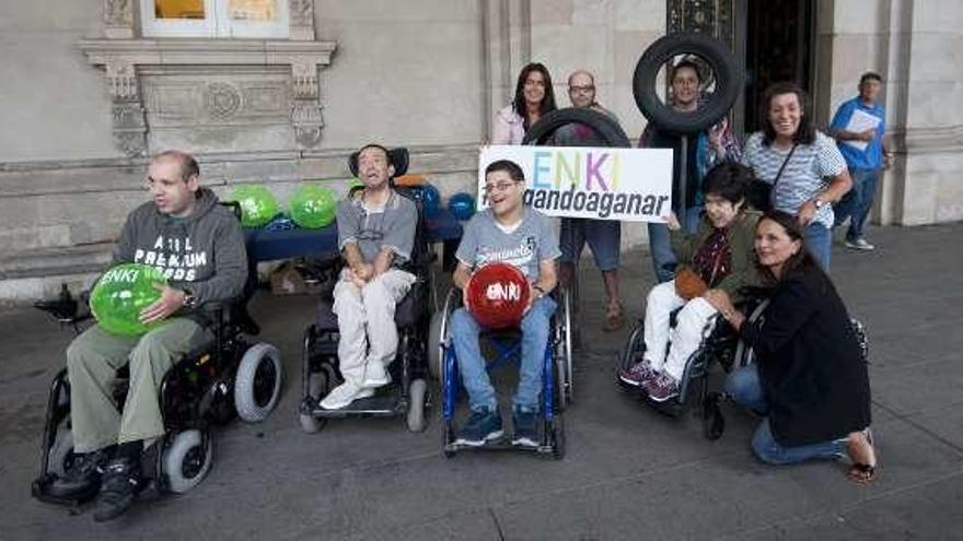 Participantes en la presentación de la carrera, ayer.