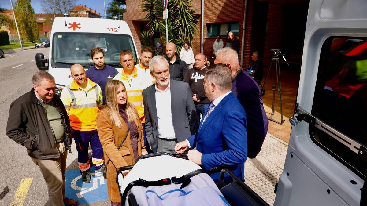 Asturias cuenta con tres nuevas ambulancias "adaptadas y versátiles" para casos complejos, como obesidades mórbidas o pacientes con ELA
