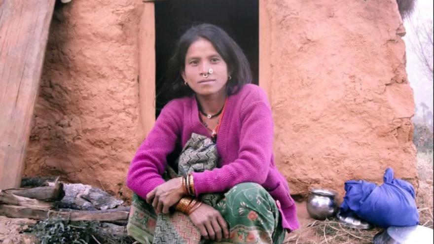 Joves i dones de diferents regions del Nepal s’han d’exiliar de casa quan tenen la menstruació. | BE ARTSY