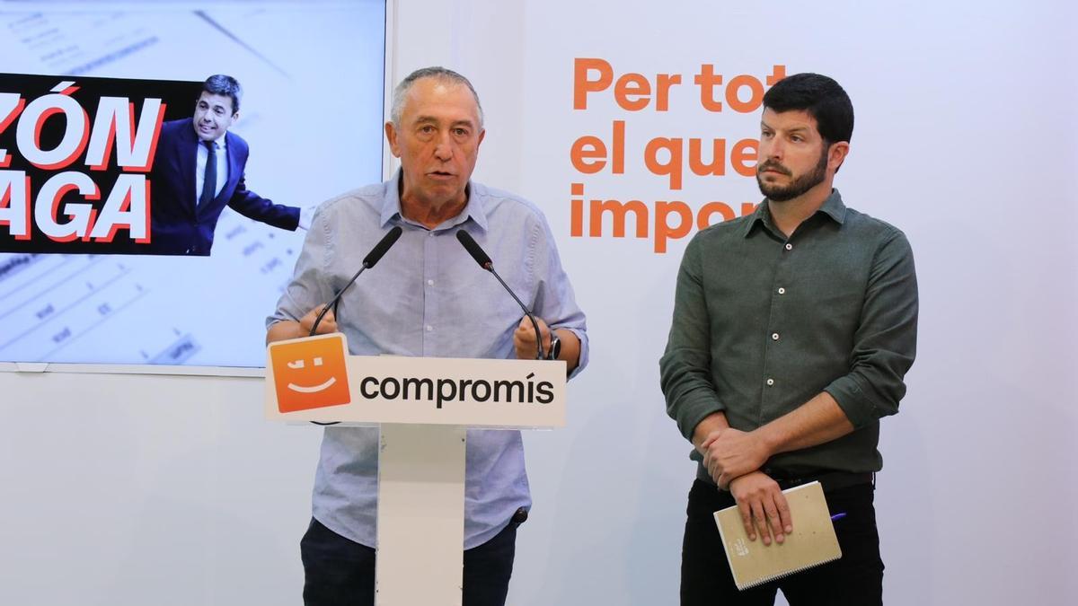 Los portavoces de Compromís en Les Corts durante su denuncia contra el "rescate" del Consell a la empresa del Hospital del Vinalopó