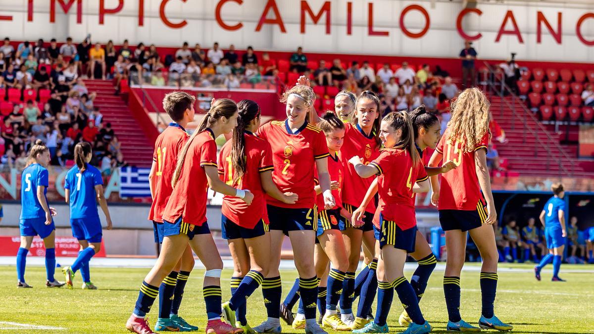 Las jugadoras celebran uno de los goles