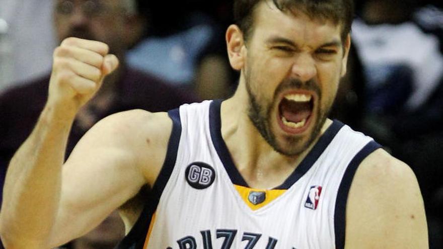 Marc Gasol celebra una canasta.