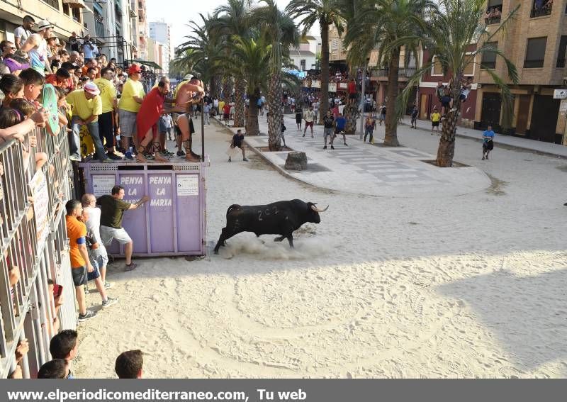 Desfile de peñas y toro fiestas Sant Pere