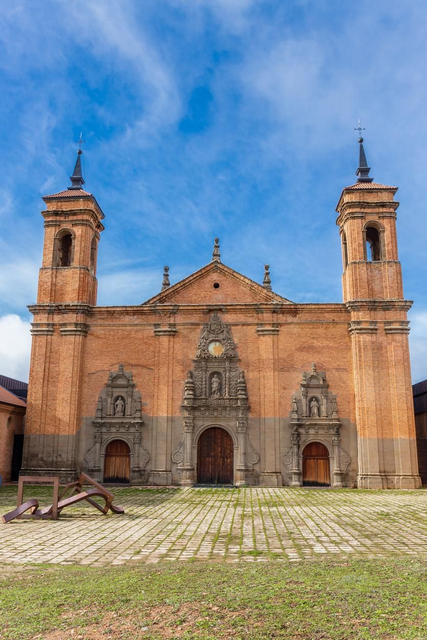 El Monasterio Nuevo se alza sobre una meseta