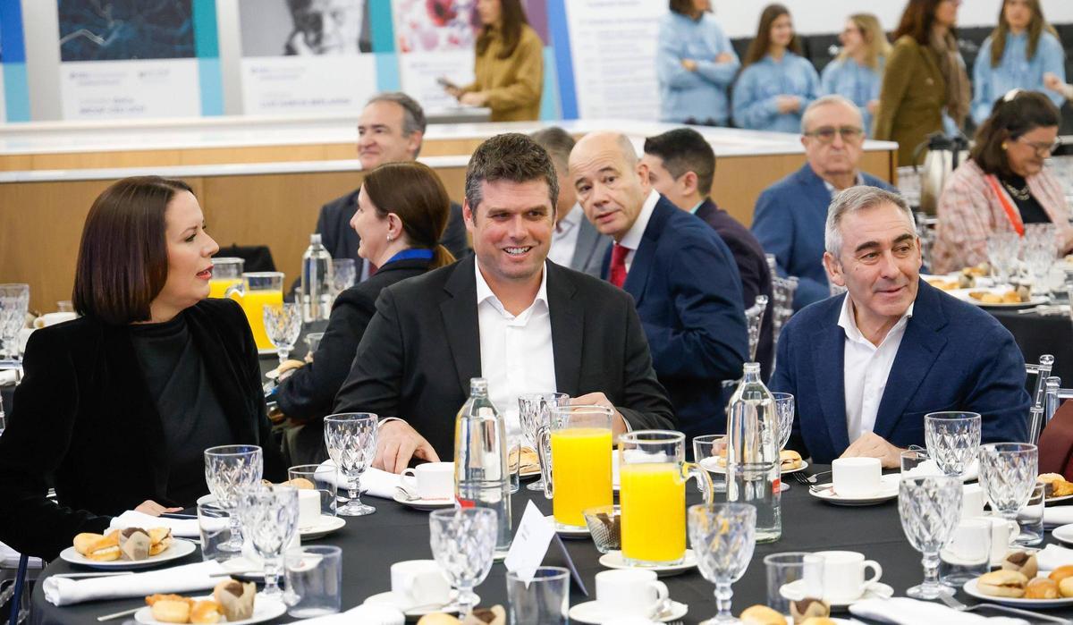 María Amparo Orts, alcaldesa de Moncada; Jaume Martínez, alcalde de Alfara del Patriarca;  y Miguel Barrachina, portavoz del Consell.