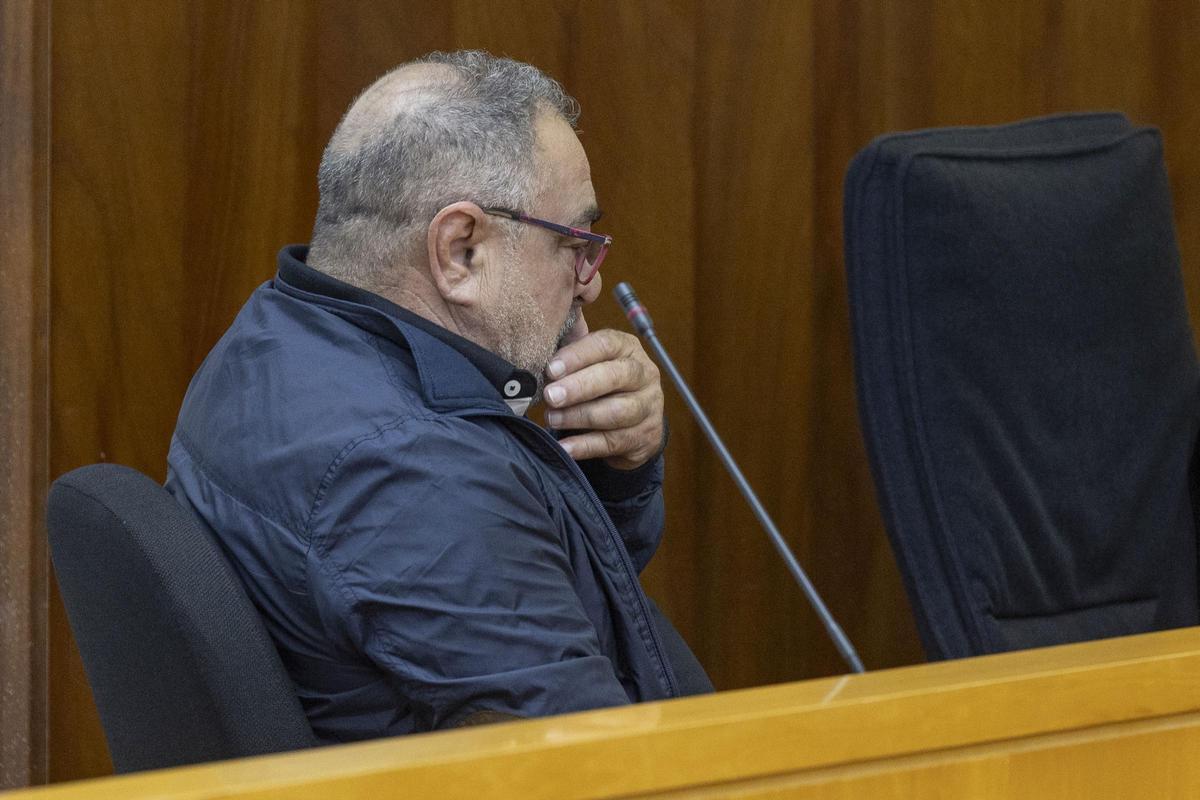 Juicio contra El Chulín (en primer plano) por el crimen de El Bolas en San Javier.